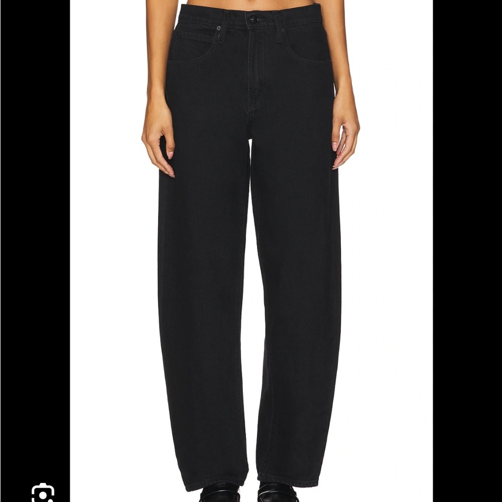 Frame Low Slung Barrel Jeans in Black
